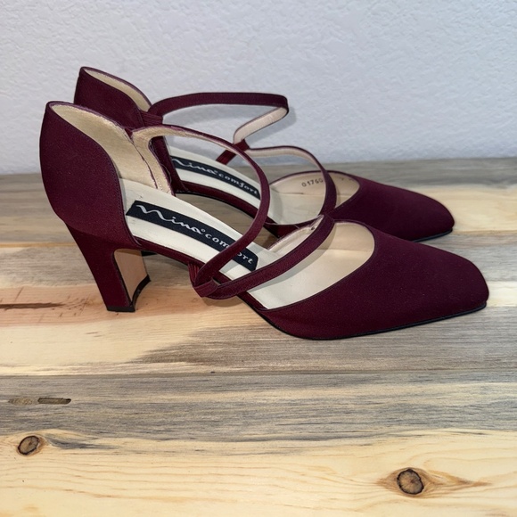 Nina Burgundy Silk Dress Shoe 7 M - Picture 4 of 12